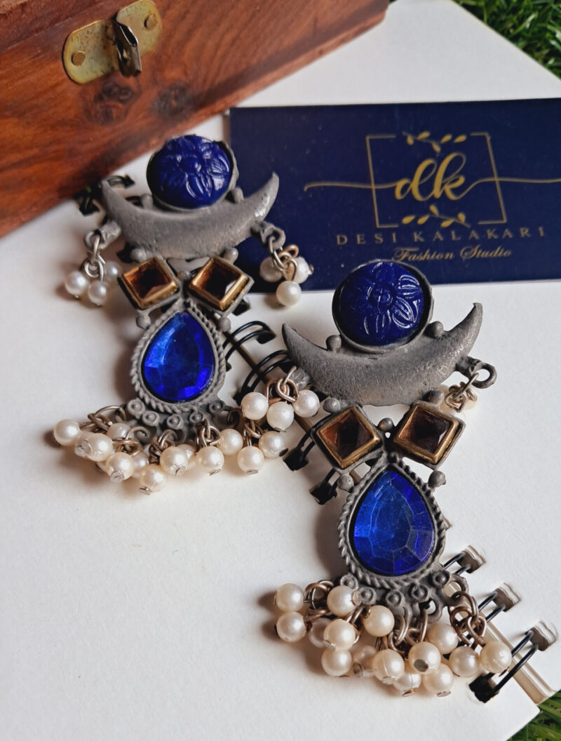 BLUE BLACK POLISHED EARRING