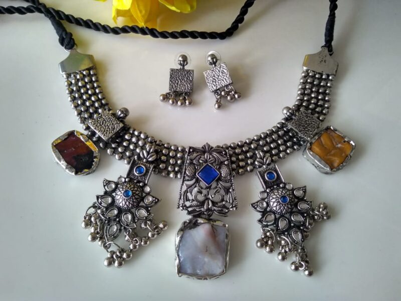 STONE NECKLACE