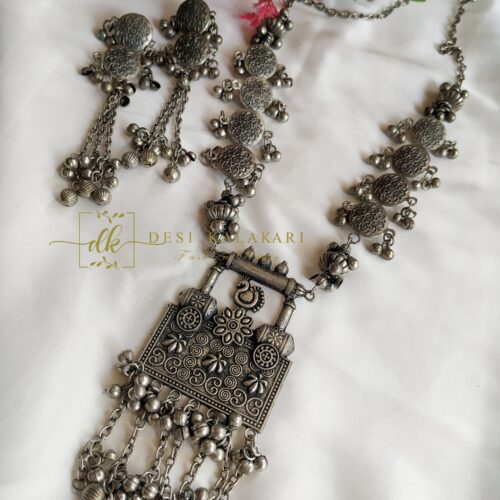GHUNGHAROO oxidised Necklace