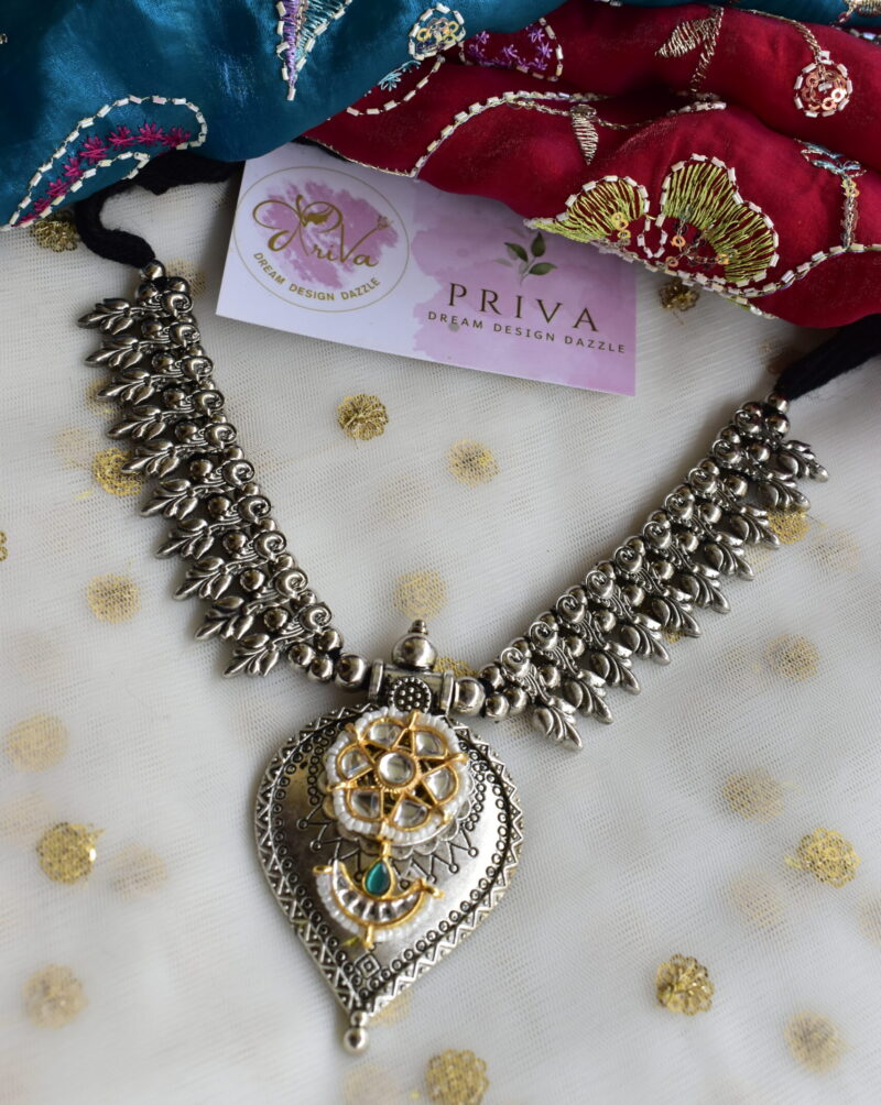 SHRITVI PACHI KUNDAN NECKLACE