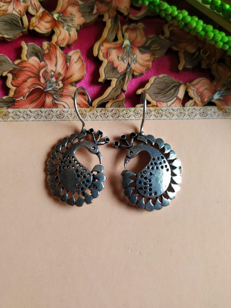 PEACOCK HANG