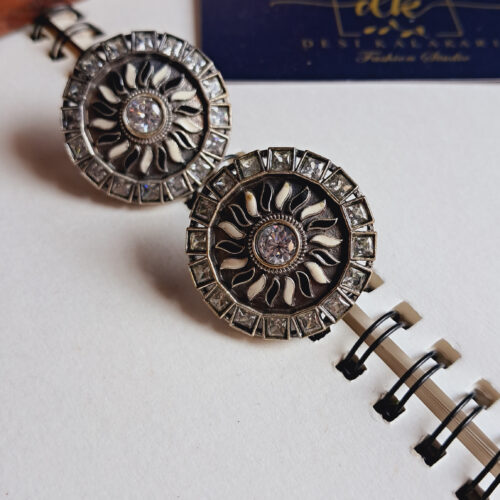 VIYUSHII EARRINGS