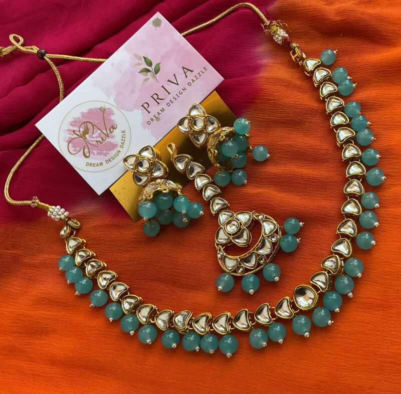Aahana NECKLACE