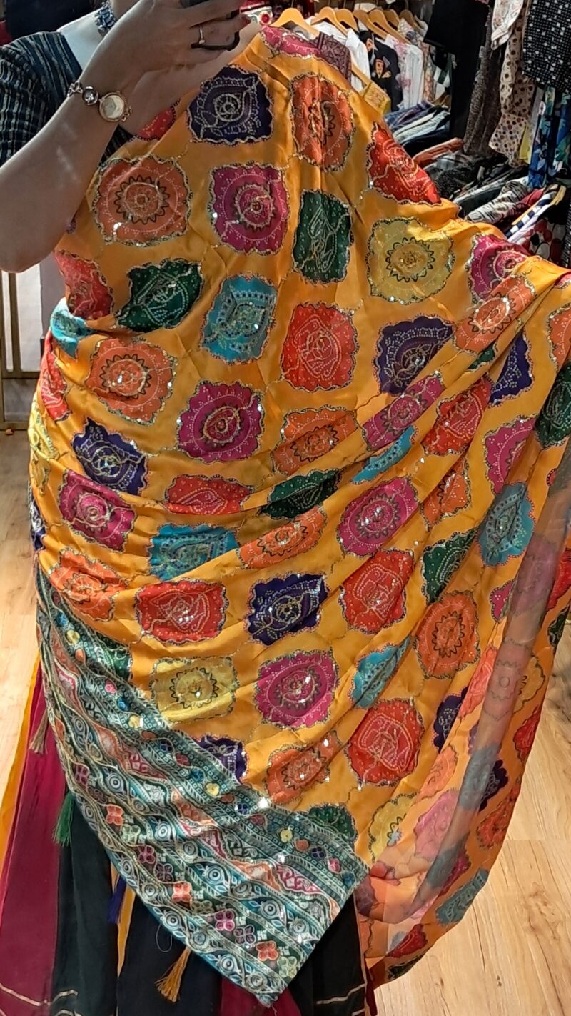 VINTAGE SILK DUPATTA-2 - Image 4