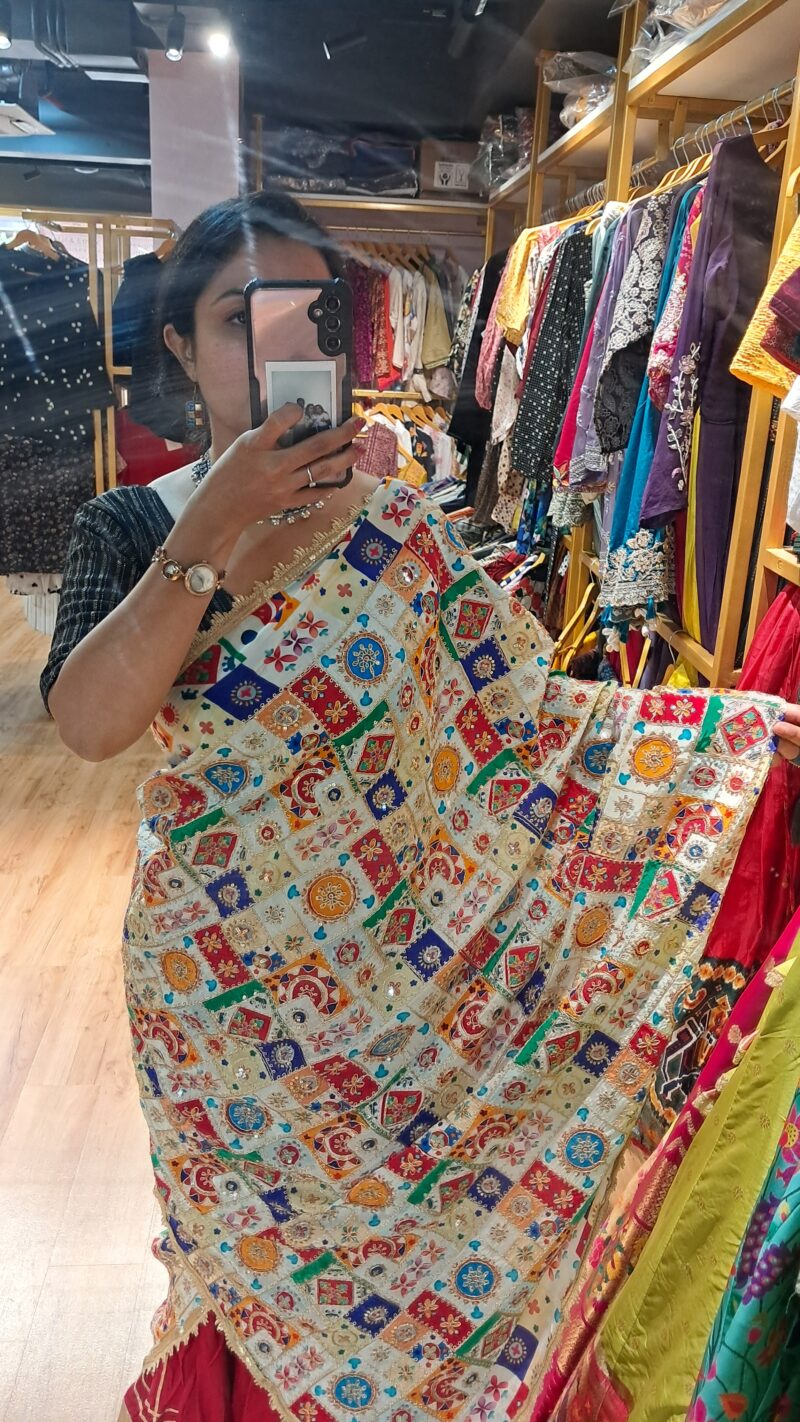 BOX POSITION PRINT DUPATTA 1 - Image 4